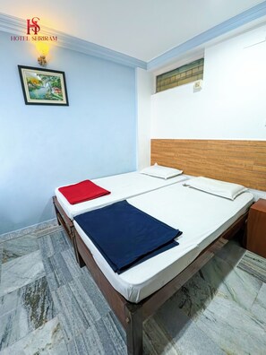 Deluxe Double or Twin Room | Desk, laptop workspace, free WiFi