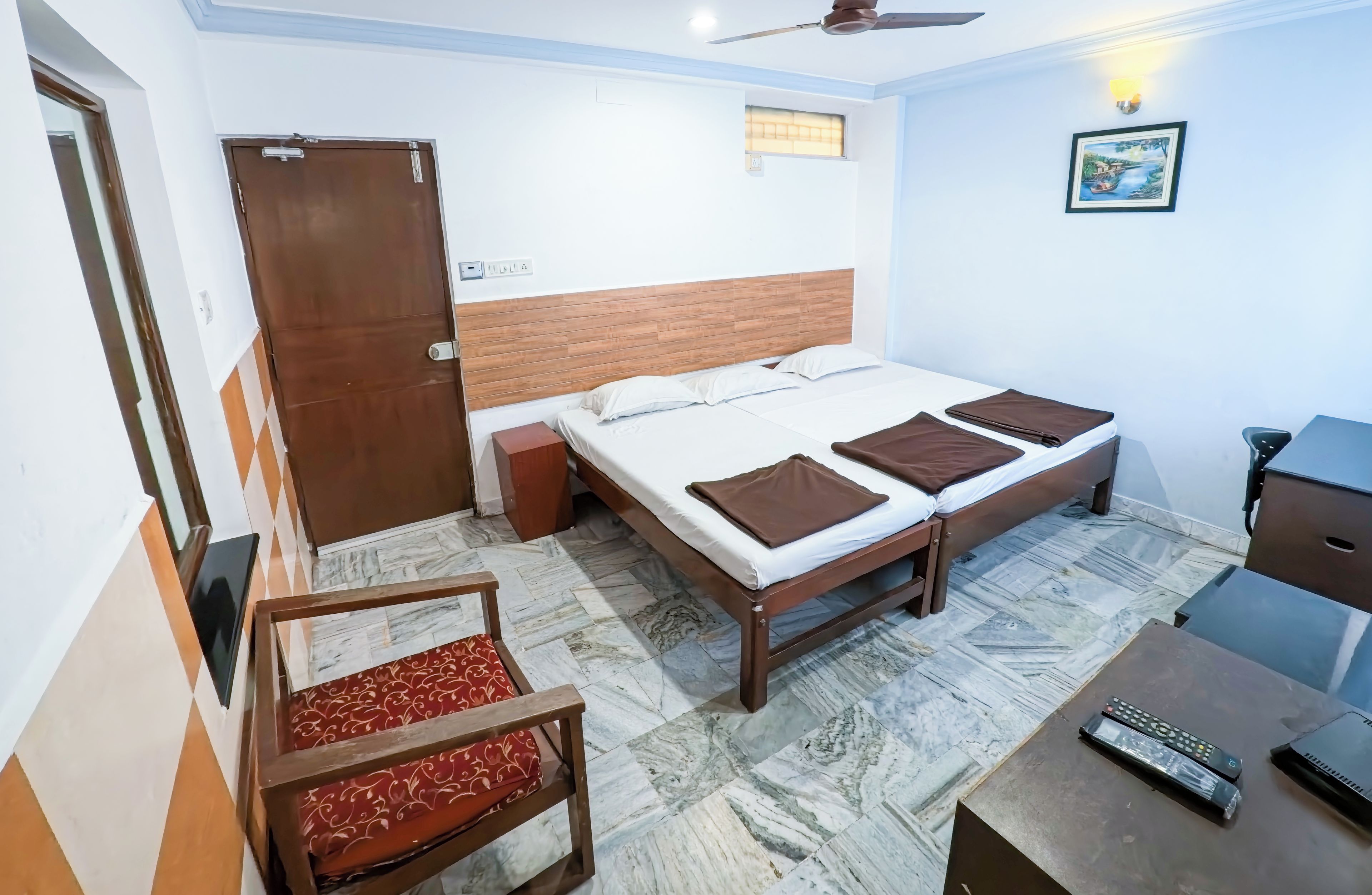 Classic Triple Room | Desk, laptop workspace, WiFi (free)