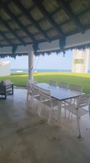 Outdoor dining - Novel Residency (Playas del Conchal)