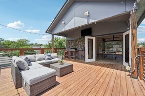 Outdoor dining - Beautiful/Modern/Putting Grn/Close to city/Slps 8 (Atlanta)