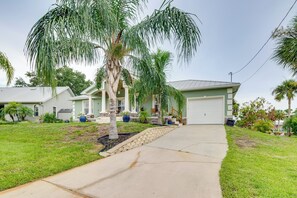 Exterior - Canal-Front Relaxation: Crystal River Home w/ Dock (Crystal River)
