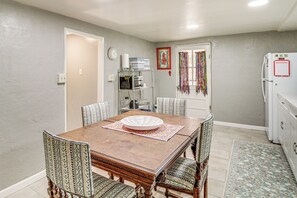 Dining - 3 Mi to Old Town, Fenced Yard: ABQ Abode! (Albuquerque)
