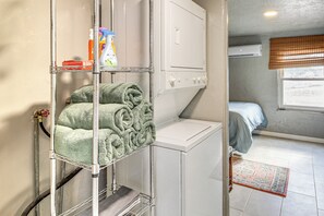 2 bedrooms, desk, Internet, bed sheets - 3 Mi to Old Town, Fenced Yard: ABQ Abode! (Albuquerque)