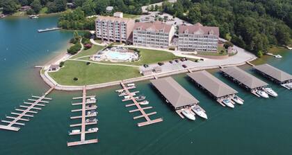 Resort Amenities & Beach Access: Huddleston Condo