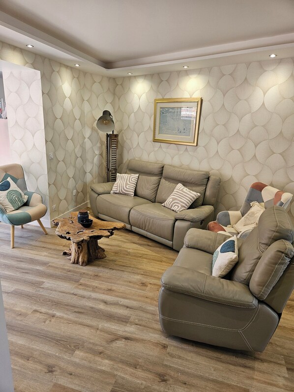TV - Renovated house facing Le Tréport marina, close to all amenities (Le Tréport)