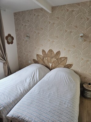 Iron/ironing board, travel crib, bed sheets
