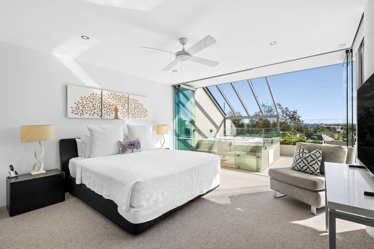 3 Bedroom Elevated Hinterland