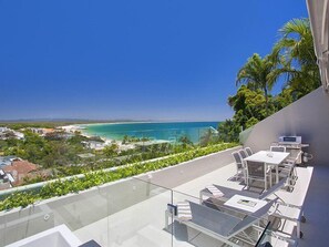 3 Bedroom Deluxe Ocean View Spa | Terrass/Patio