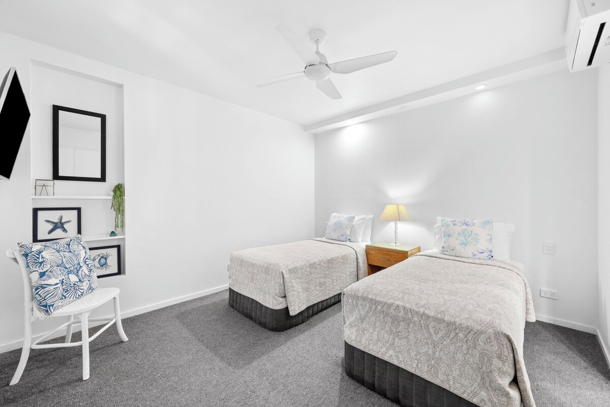 Apartment 3: 3 Bedroom Elevated Hinterland | Desk, laptop workspace, iron/ironing board, WiFi (free)