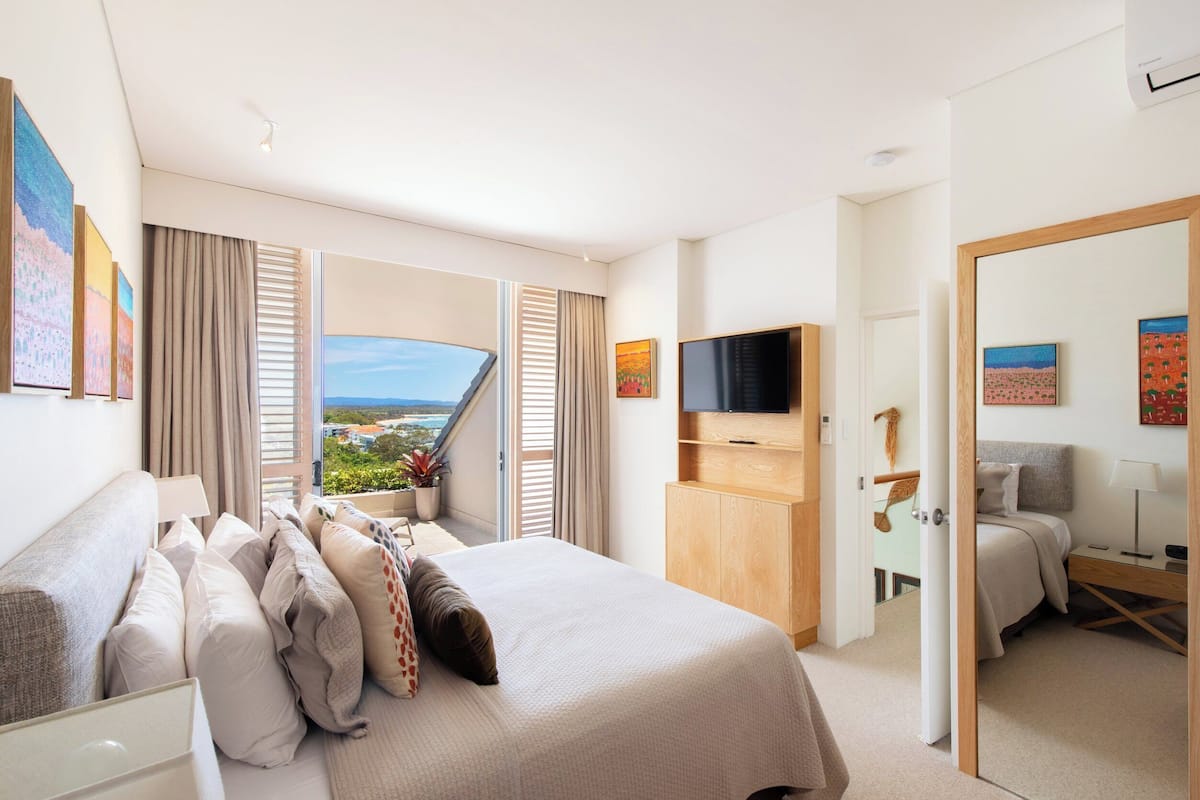 Standard Penthouse, Ocean View | Desk, laptop workspace, free WiFi