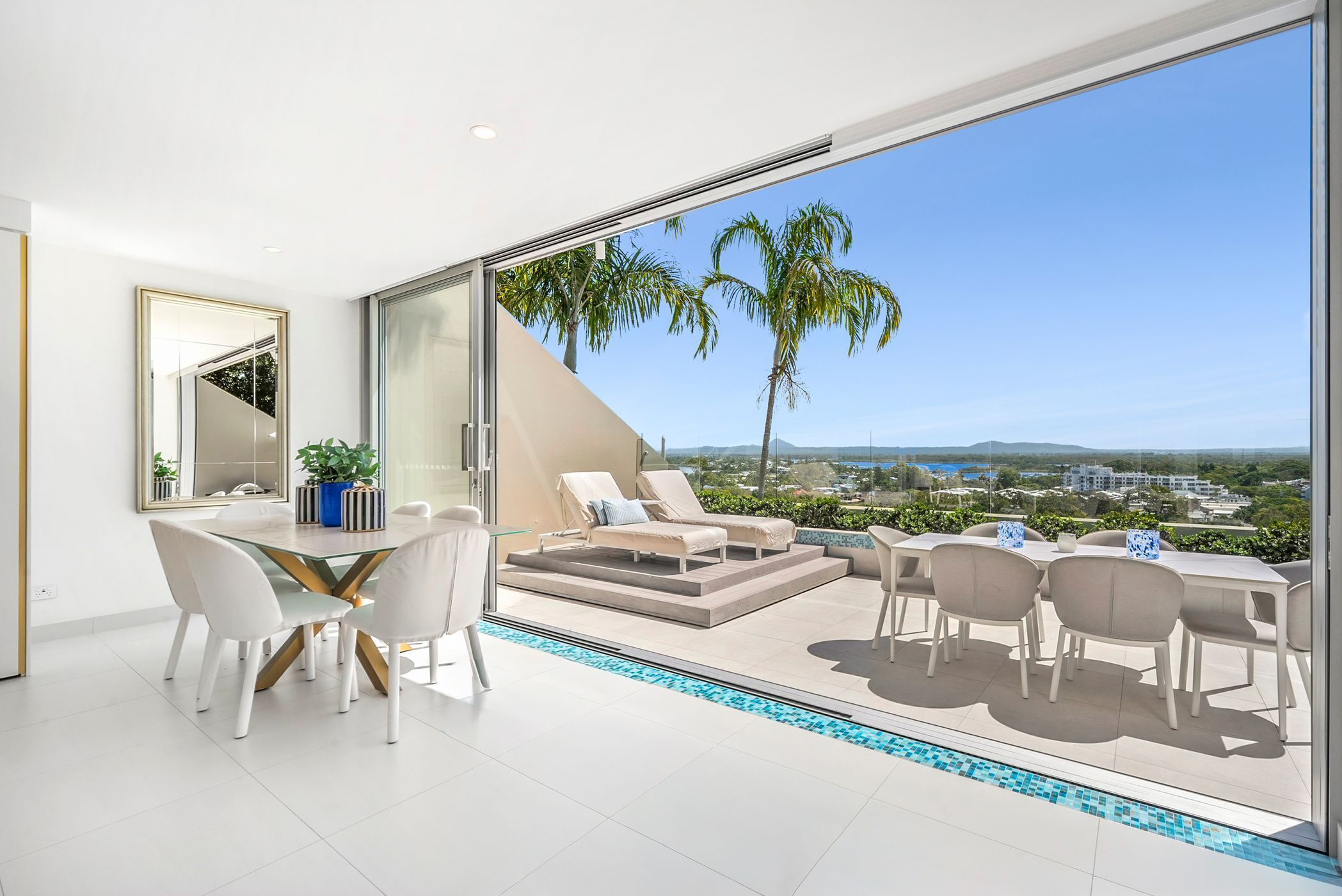 2 Bedroom Deluxe Ocean View | ダイニングルーム