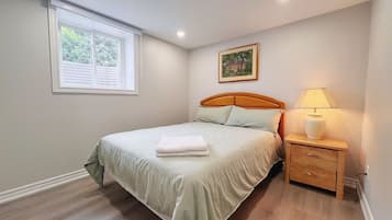 Individuell dekoriert, individuell eingerichtet, Schreibtisch