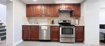 Cozy & Modern Ensuite Basement Rooms - Steps to Subway & Downsview Rogers Stadium