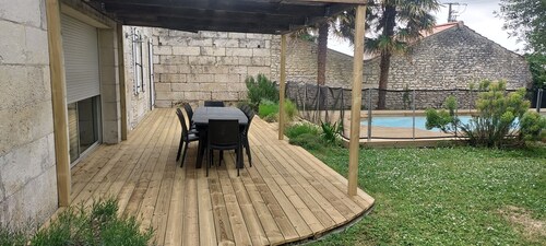 Maison charentaise au calme avec piscine privée