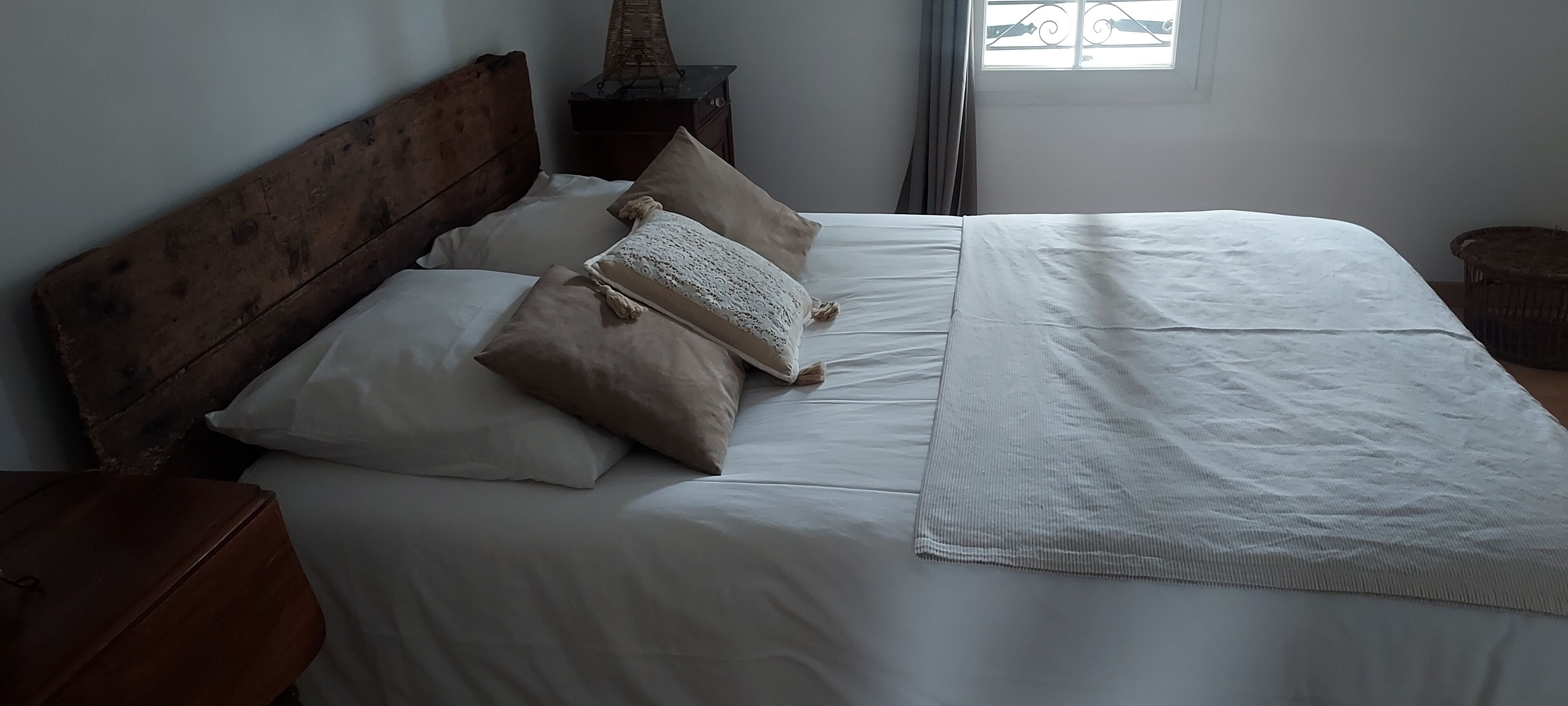 5 slaapkamers, een strijkplank/strijkijzer, internet, beddengoed