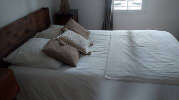 5 Schlafzimmer, Bügeleisen/Bügelbrett, Internetzugang, Bettwäsche