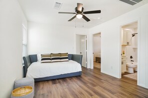 4 bedrooms, iron/ironing board, WiFi, bed sheets