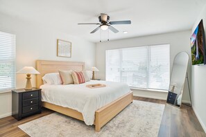 4 bedrooms, iron/ironing board, WiFi, bed sheets