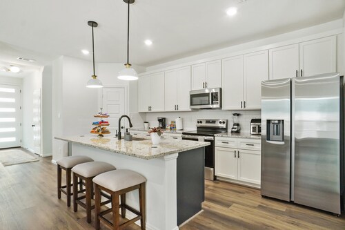 Modern NEW Home Minutes from the Fort Worth Stockyards & TCU