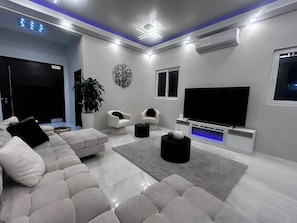 TV, fireplace