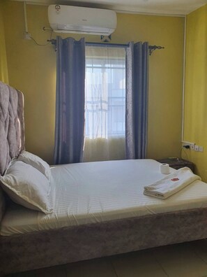 2 habitaciones, tabla de planchar con plancha, wifi y ropa de cama