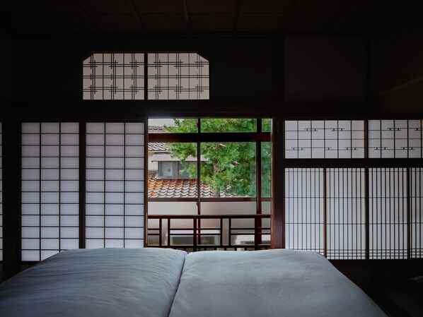 Coffres-forts dans les chambres, fer et planche à repasser