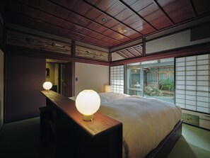 Double Room, Garden View | In-room safe, iron/ironing board, free WiFi - Komado Bengara (Komatsu)