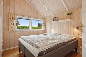 3 makuuhuonetta, silitysrauta/-lauta, ilmainen Wi-Fi