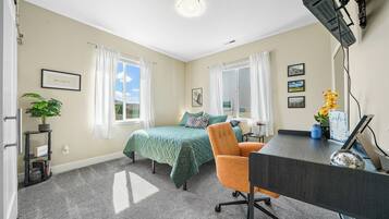 3 bedrooms, desk, iron/ironing board, free WiFi