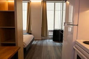 1 soverom, skrivebord, strykejern/-brett og wi-fi (inkludert)