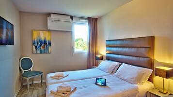1 habitación, tabla de planchar con plancha, wifi gratis y ropa de cama