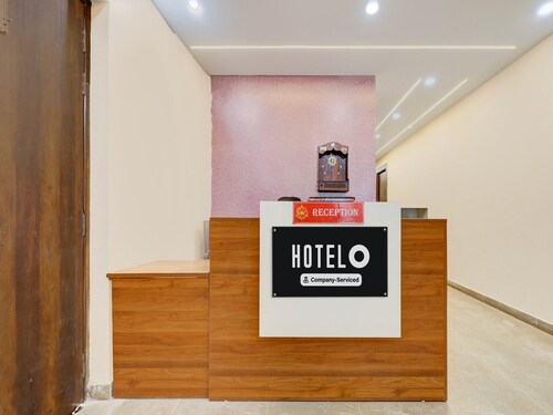 Hotel O Pari Chowk Metro Station