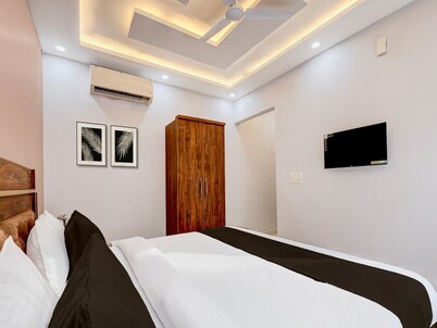 Hotel O Pari Chowk Metro Station