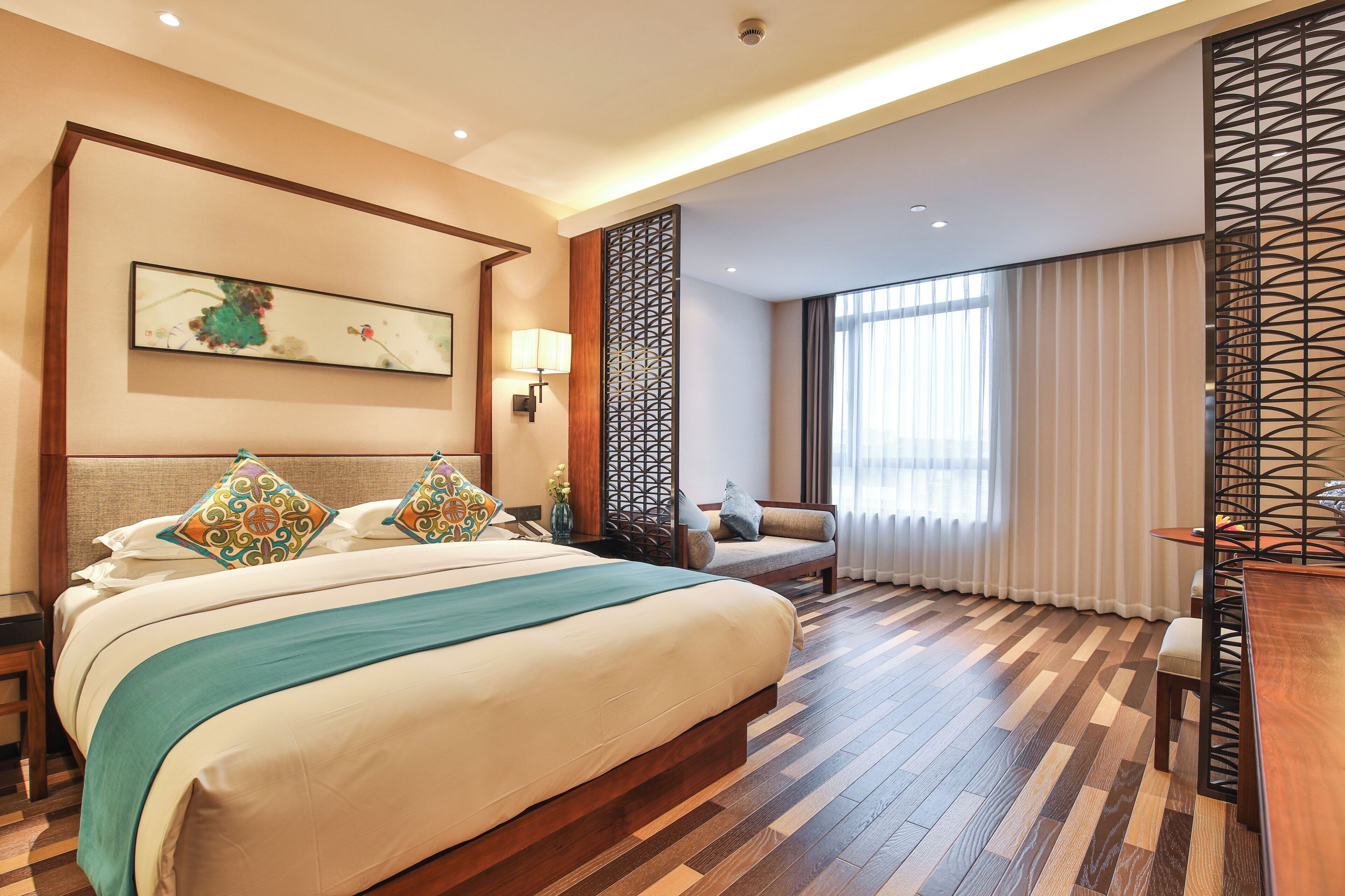 Luxury King Room | Cofres nos quartos, escrivaninha, cortinas blackout