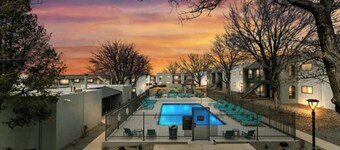 Balloon Route 66/Pool/Gated/Covered Free Parking/Playground/Centrally Located