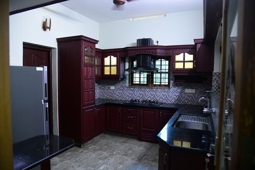 Amazing 4-bedroom house with AC in vibrant in Near Kottayam Town