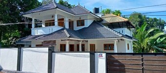 Amazing 4-bedroom house with AC in vibrant in Near Kottayam Town