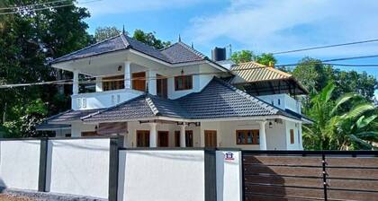 Amazing 4-bedroom house with AC in vibrant in Near Kottayam Town