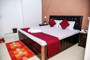 Deluxe Double Room | Free WiFi - banarasbloomresidency (Varanasi)