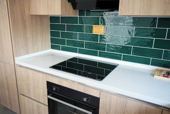 Appartement Supérieur, balcon, vue ville | Cuisine privée