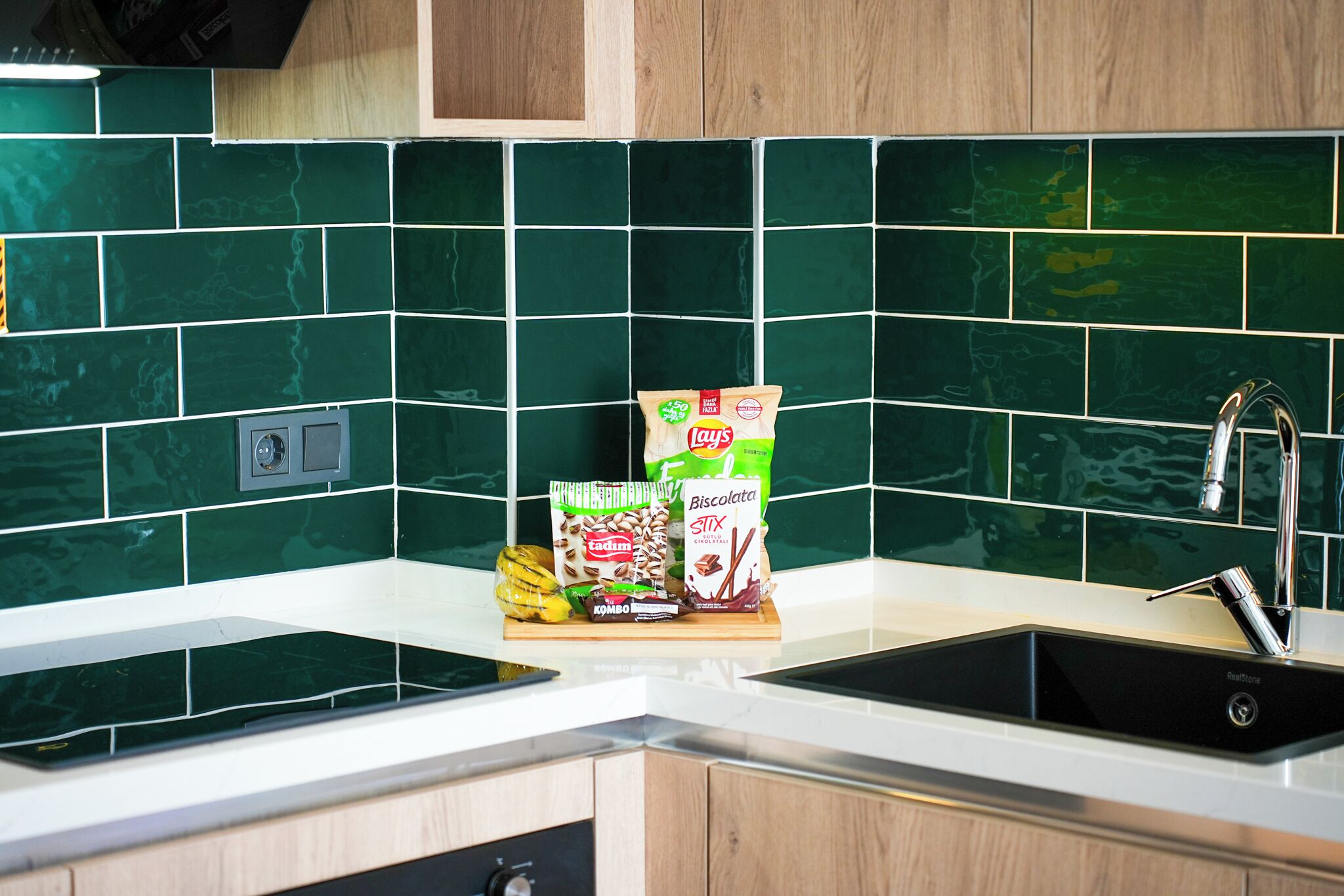 Comfort Apartment, Balcony, City View | Private kitchen | Fridge, oven, stovetop, cookware/dishes/utensils