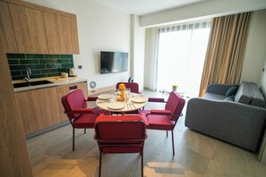 Leilighet – comfort, balkong, byutsikt | Oppholdsområde | Smart-TV, Netflix og strømmetjenester