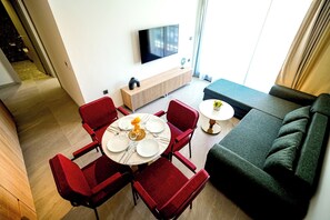 Family Apartment | Private kitchen | Fridge, oven, stovetop, cookware/dishes/utensils - Soho Residence (Selcuk)