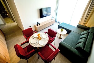 家庭公寓 | 私人厨房 | 冰箱、烤箱、炉灶、厨具/餐具