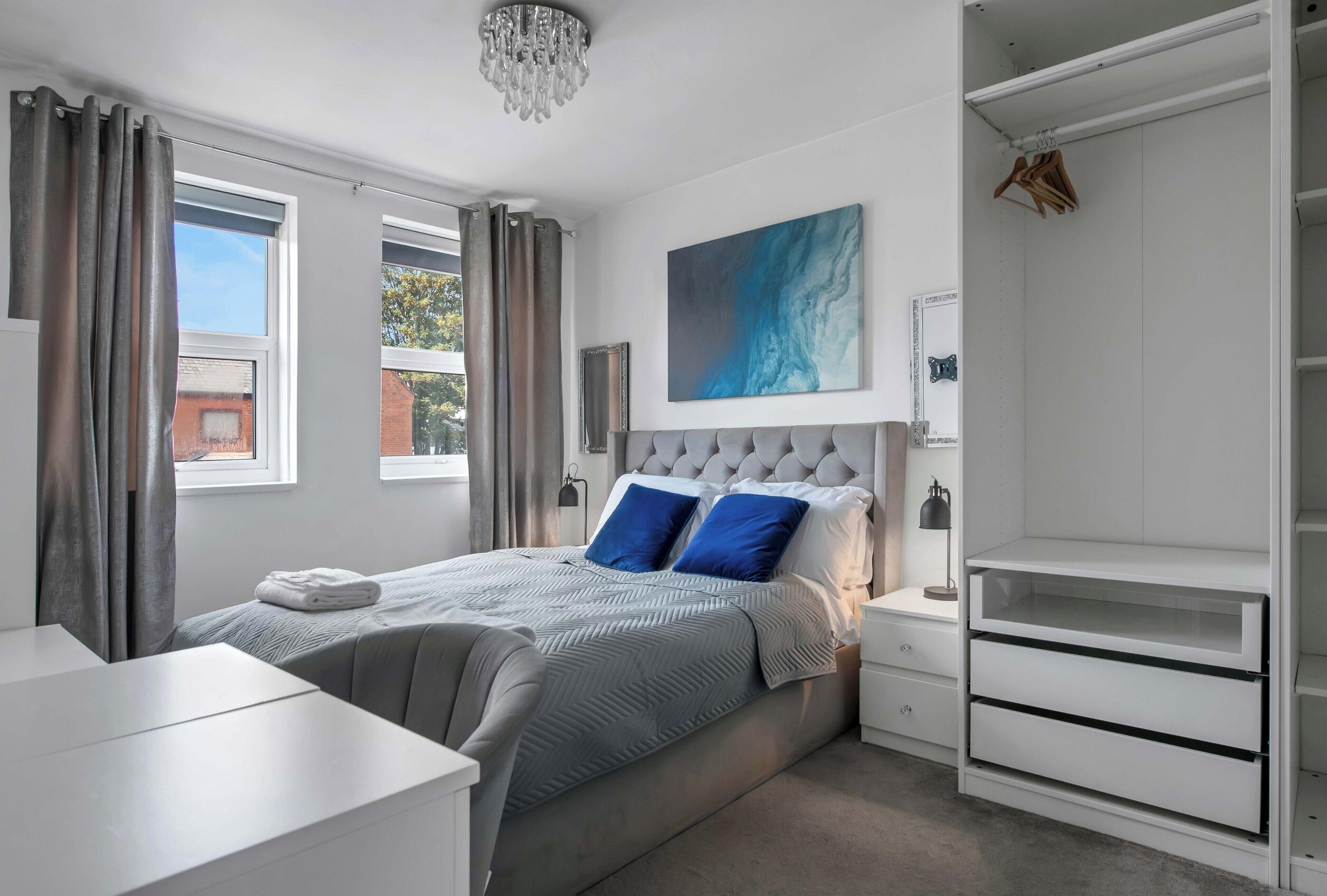 3 bedrooms, desk, iron/ironing board, free WiFi