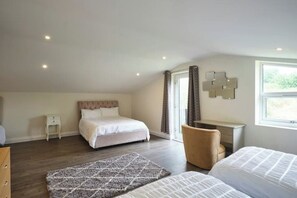 4 dormitorios, tabla de planchar con plancha, Internet y ropa de cama