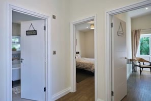 3 bedrooms, iron/ironing board, Internet, bed sheets