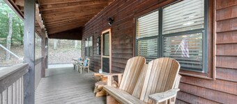 Lazy Daze - 3BR cabin w/mountain views, wrap porch, sauna, firepit!