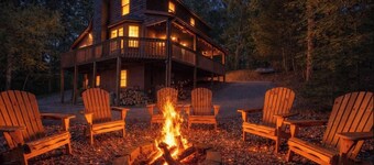 Lazy Daze - 3BR cabin w/mountain views, wrap porch, sauna, firepit!