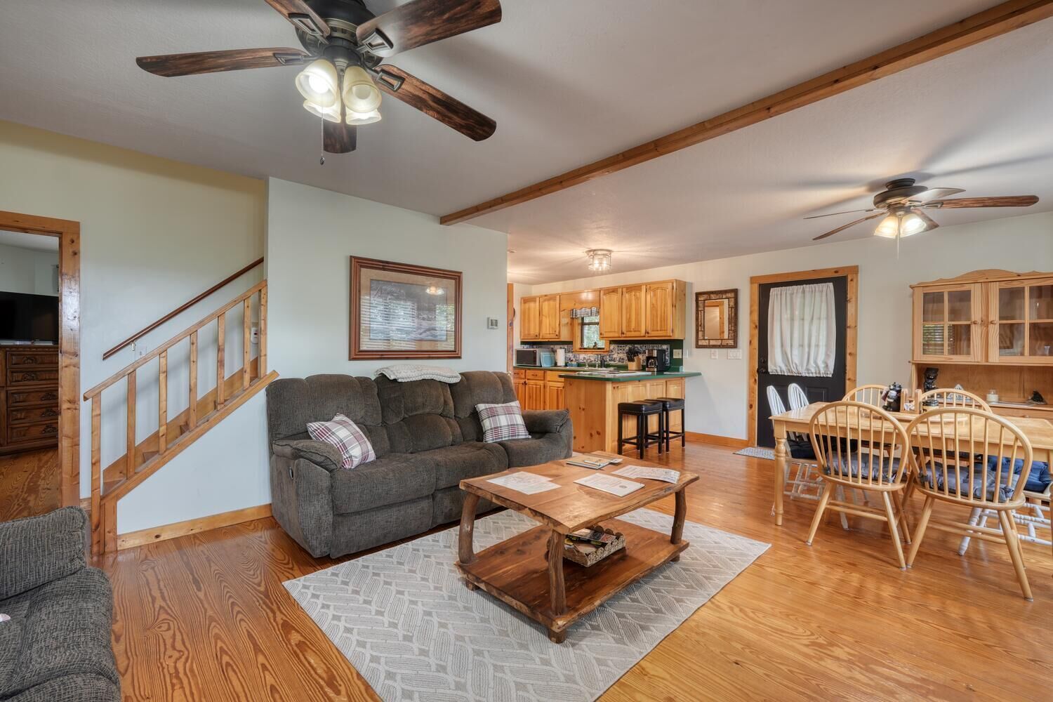 Smart-TV, Kamin, Tischfußball, Tischtennisplatte